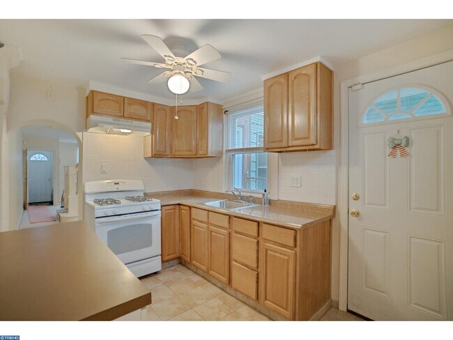 Kitchen - 3246 Miller St