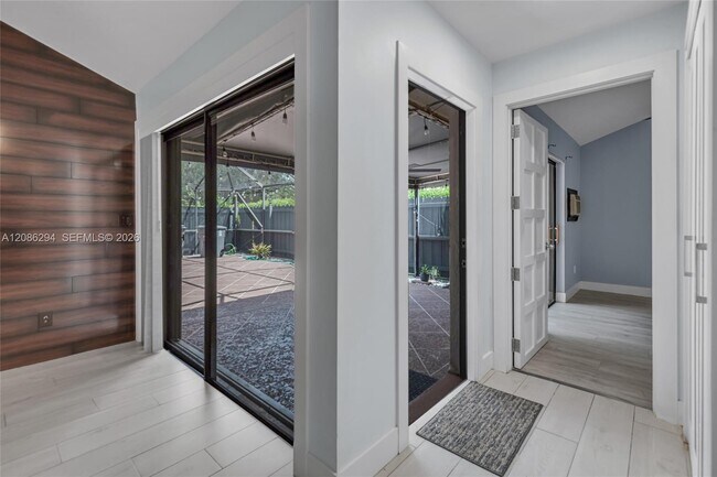 Building Photo - 1050 Summit Trail Cir