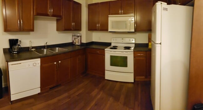 Building Photo - 9230 93 Ave