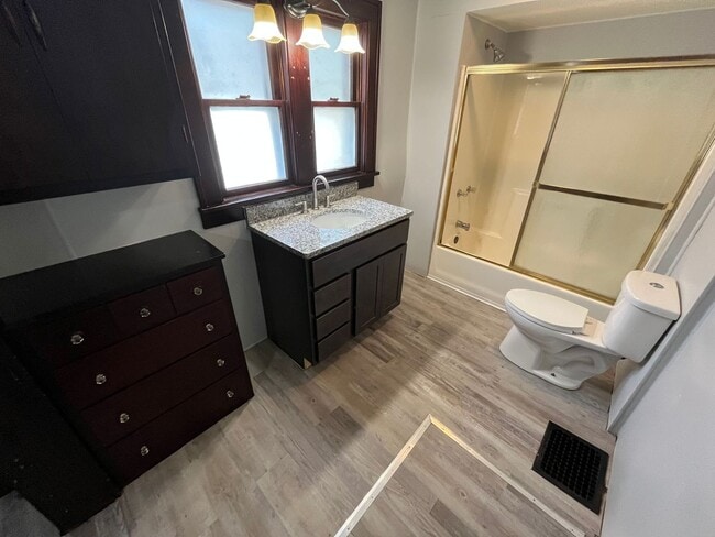 Building Photo - Newly Remodeled 3 Bedroom House!