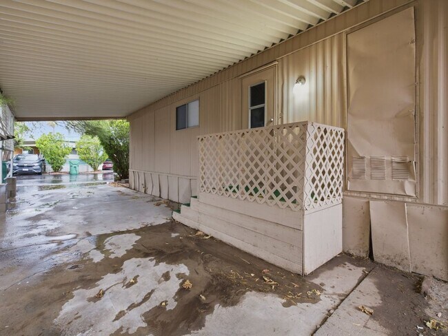 Foto del edificio - 3 Bedroom 2 Bathroom With community Pool!