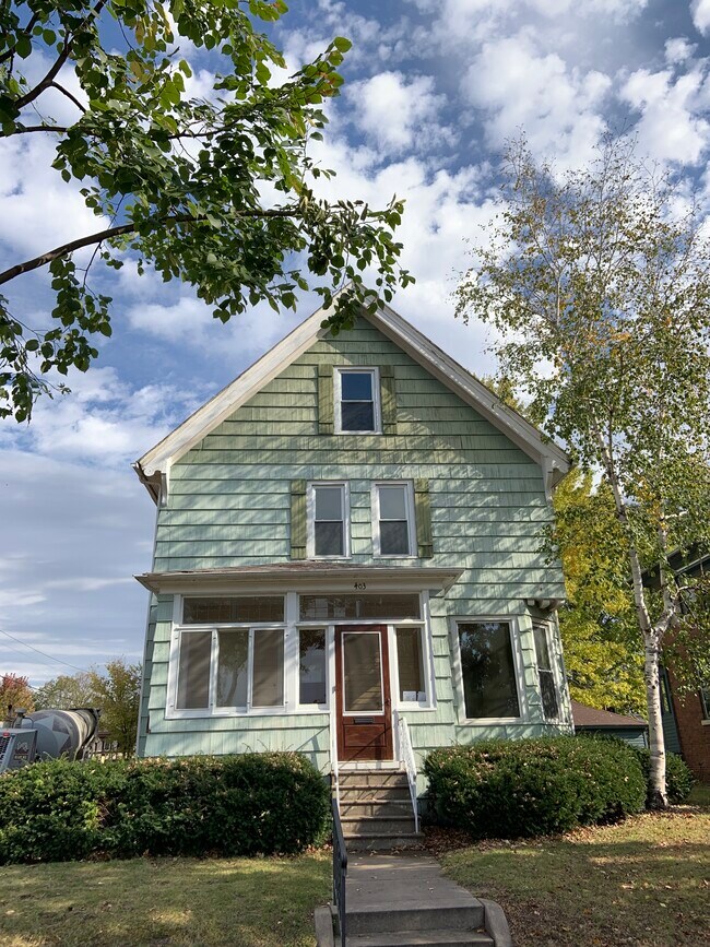 Building Photo - 403 13th St S