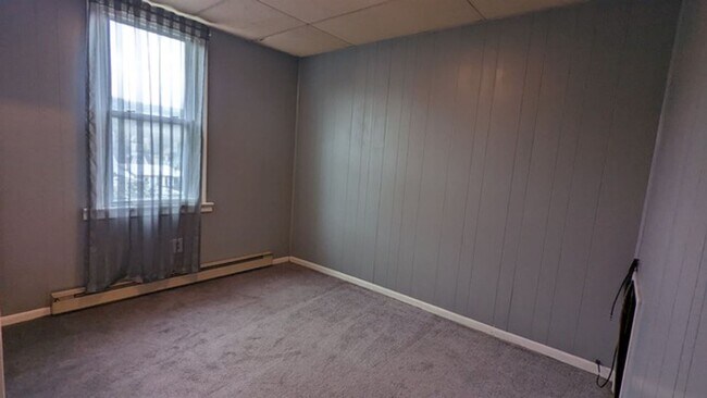Building Photo - 3 br, 1 bath House - 1321 WALNUT STREET