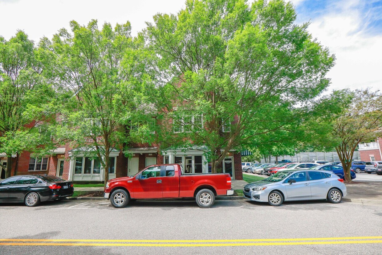 Foto principal - 179 Herman Melville Ave