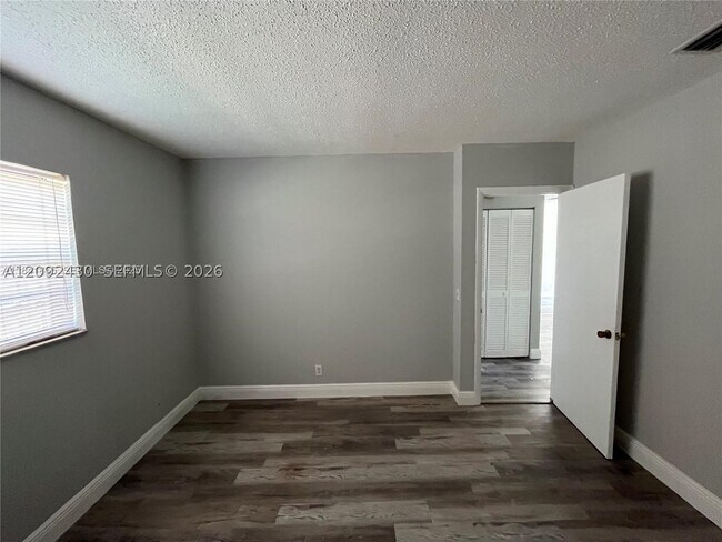 Foto del edificio - 37-39 SE 15th St