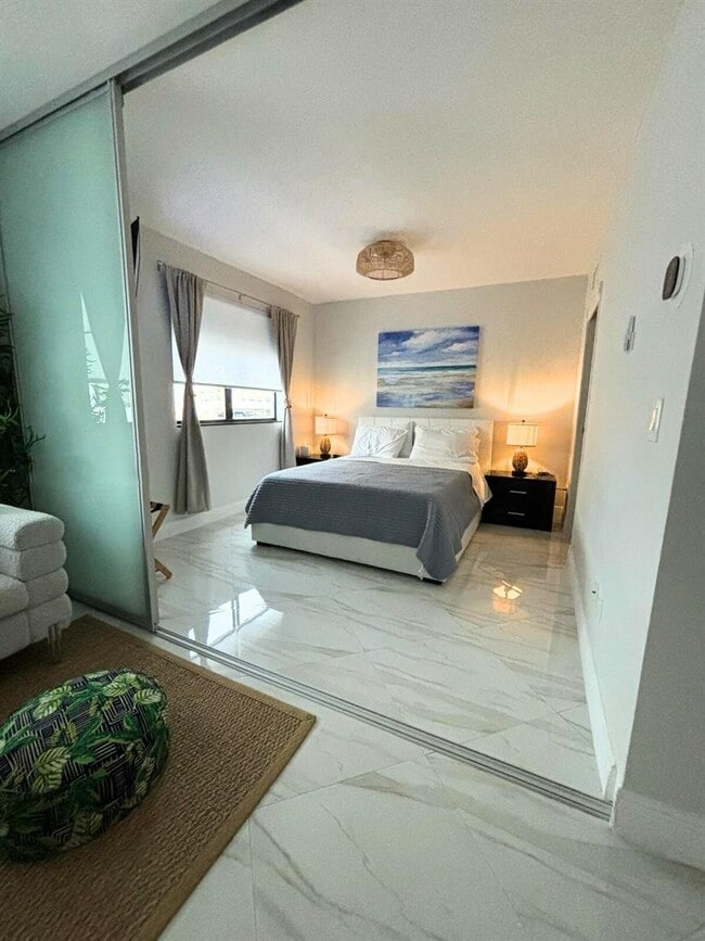 Foto del edificio - 1390 Ocean Dr