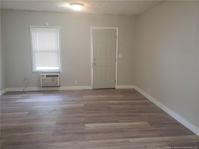 Building Photo - 121 Bogard Cir