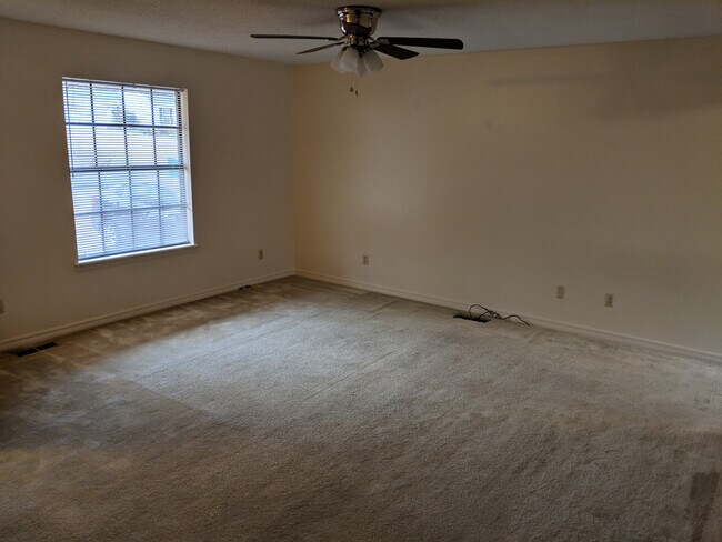 Building Photo - View Lake Dardanelle from Your Back Deck