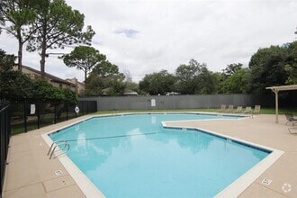 Building Photo - 926 Memorial Village Dr