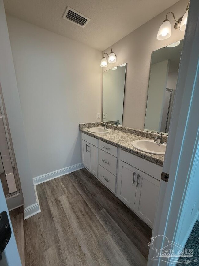 Building Photo - 1306 Leeway Dr