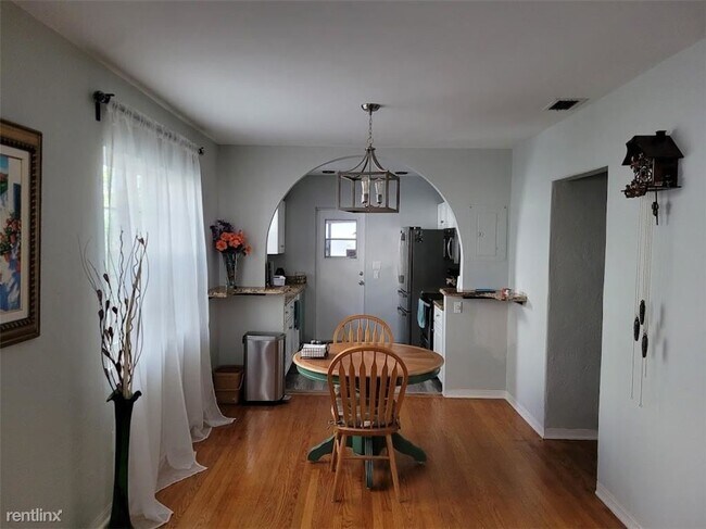 Building Photo - 2 br, 1 bath House - 1921 Jefferson St