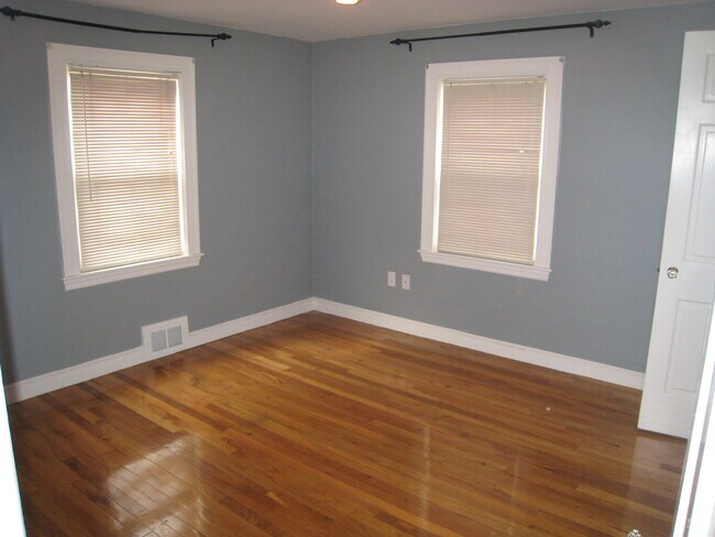 Dormitorio #1 - 23 Safford St