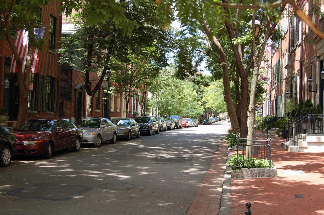 Clinton Street - 910 Clinton St