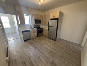 Building Photo - 230 Home St