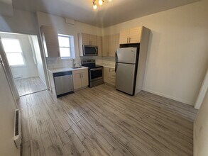 Building Photo - 230 Home St