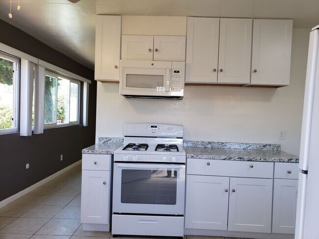 Foto del edificio - Cozy La Mesa home w/ private yard and gara...