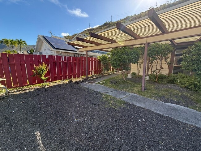 Building Photo - 949 Wainiha St