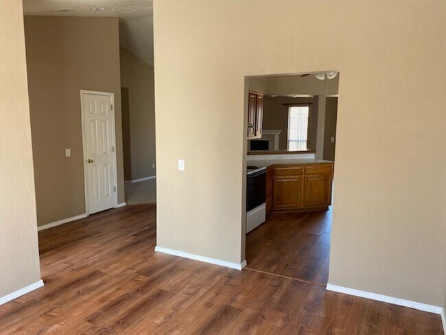 Foto del edificio - Adorable 3 Bedroom Home Coming Soon!