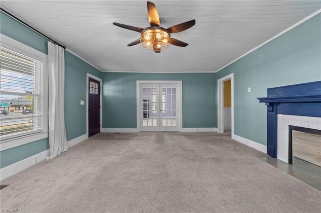 Living room - 305 W Kivett St