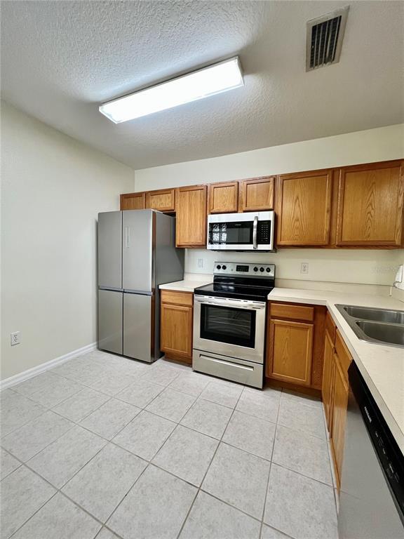 Building Photo - 6410 Hollydale Pl