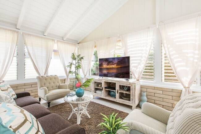Foto del edificio - 2bd/2ba Home w/Private Pool, Upscale decor, & Near Kahala Beach. Kahala Cottage