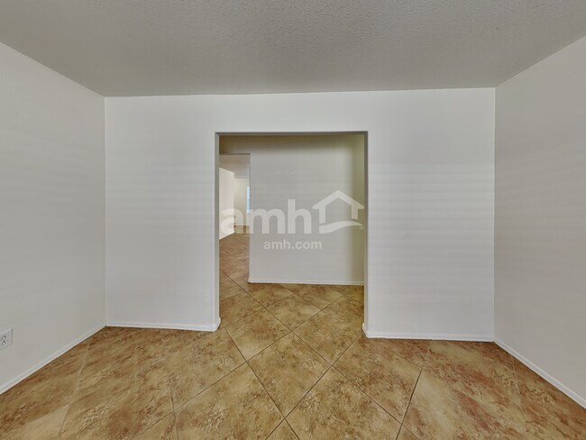 Foto del edificio - 5032 E Peak View Road