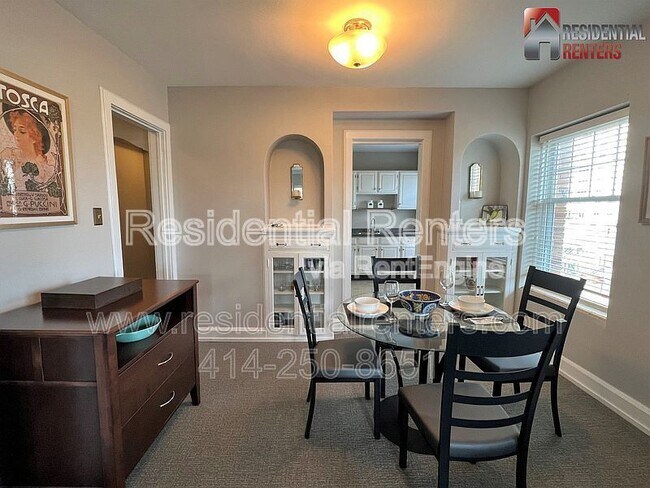 Foto del edificio - 1028 E Juneau Ave