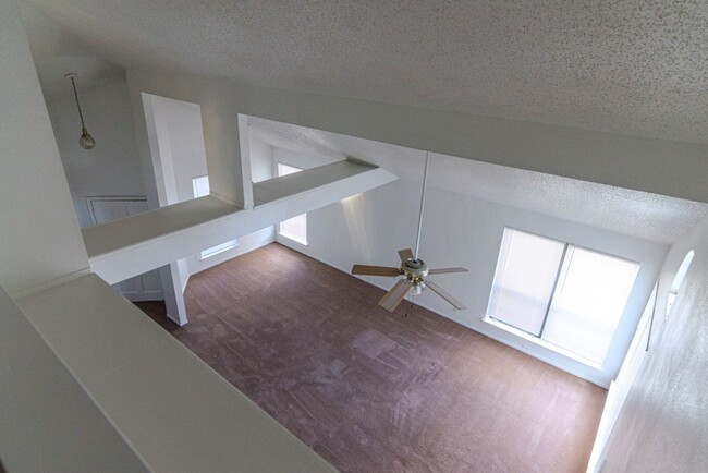 Building Photo - Spacious duplex in Garland ISD!