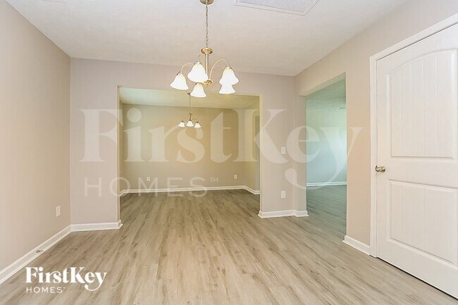 Building Photo - 307 Amit St