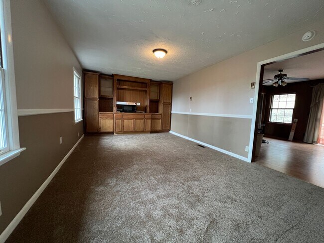 Foto del edificio - 3 Bed, 2 Bath Home w/ Privacy on 3 Acre Lot