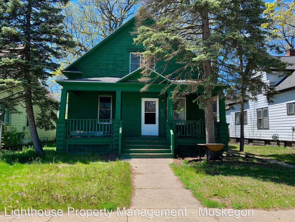 Primary Photo - 1657 7th St