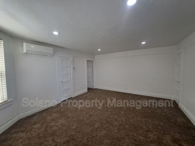 Building Photo - 100 Luzena Ave