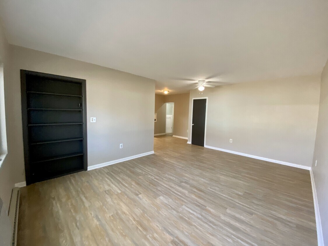 Primary Photo - 1305 N Lotus Dr