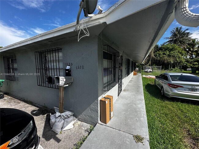 Foto del edificio - 1330 NE 111th St