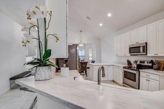 Foto del edificio - 2156 Wightman Dr