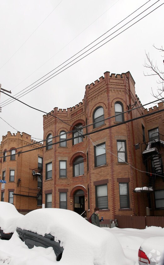 Oakland/Bates Apartments in Pittsburgh, PA