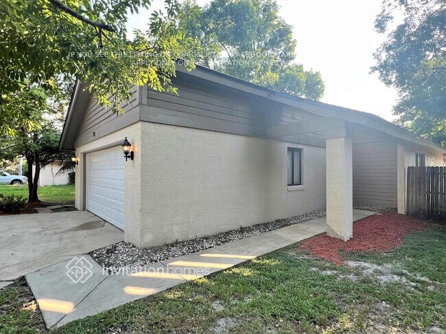 Building Photo - 701 Lakeside Pl
