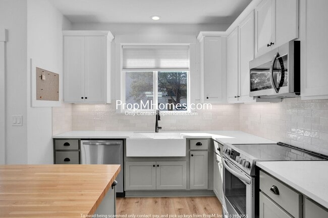 Building Photo - Modern SE Portland Duplex – Quartz Kitchen...
