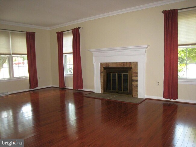 Building Photo - 4535 Sawgrass Ct