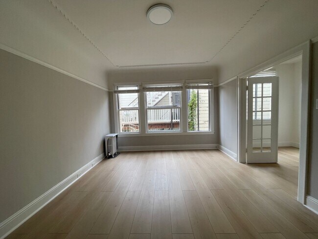 Building Photo - A Beautiful remodeled Large Studio!!