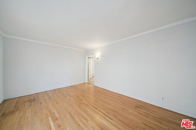 Building Photo - 1408 N Mansfield Ave