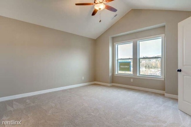 Building Photo - 3 br, 2.5 bath Townhome - 4271 NW Sage Loop