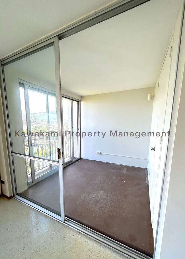 Foto del edificio - 18th Floor Queen Emma Gardens Apartment -  Spectacular Views, Amenities, & 2 Parking Stalls