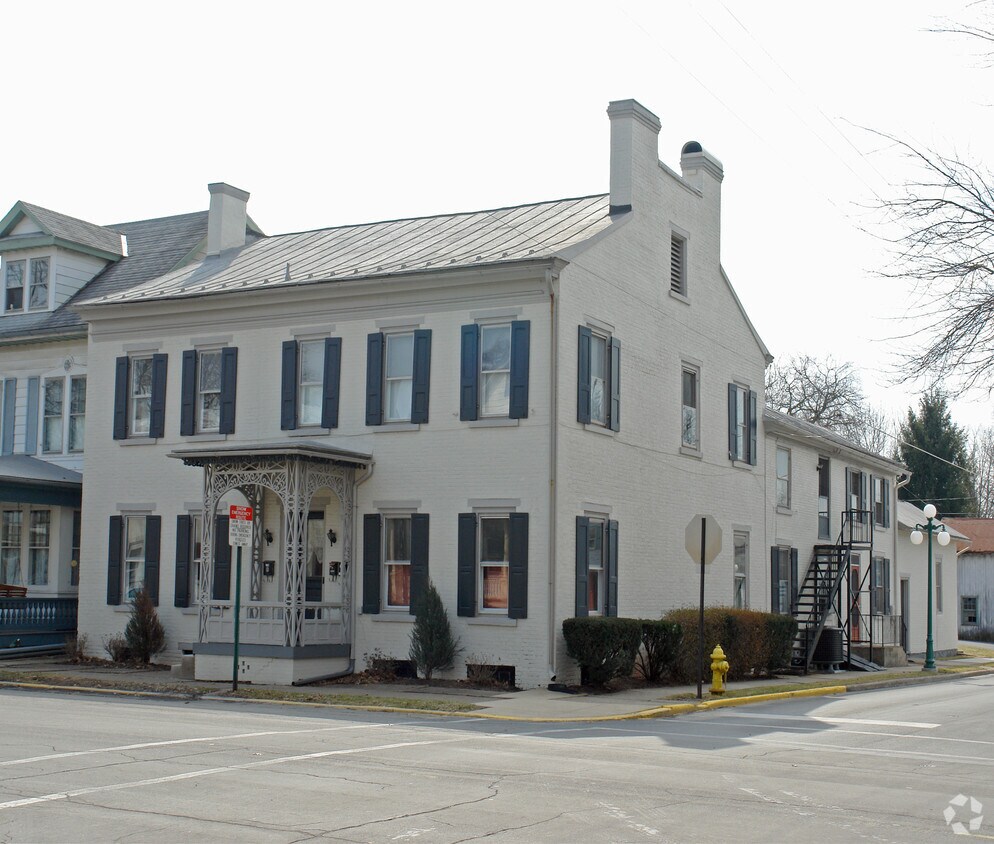 Primary Photo - Apartments