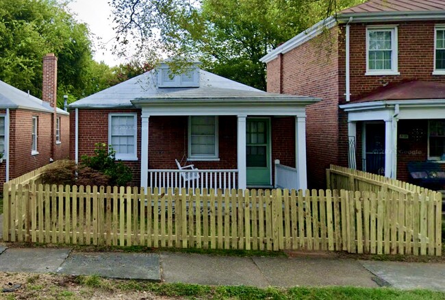 Building Photo - Carytown Home