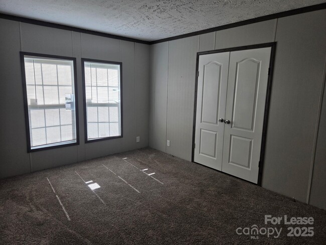 Building Photo - 213 Kimberly Cir