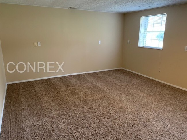 Building Photo - Gorgeous Tri-level home
