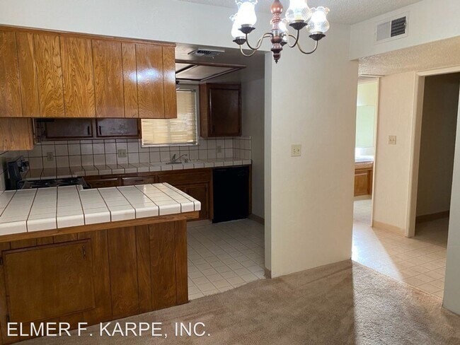 Building Photo - 817 Deseret Way