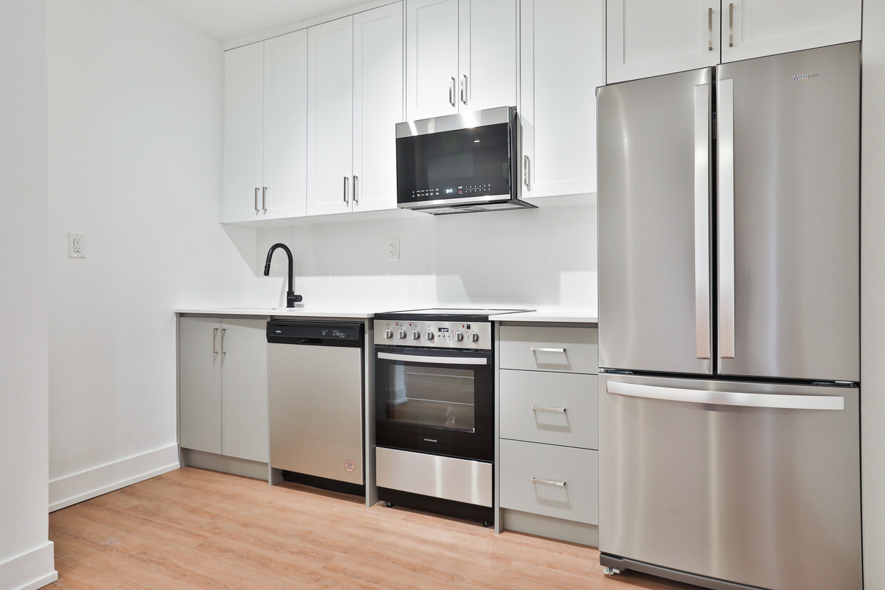 All New Kitchen With Stainless Steel Appliances - 554 College St