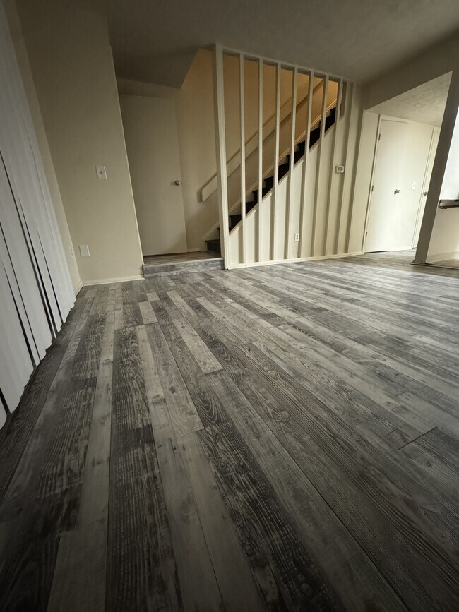 Foto del edificio - 45 King Arthur Ct